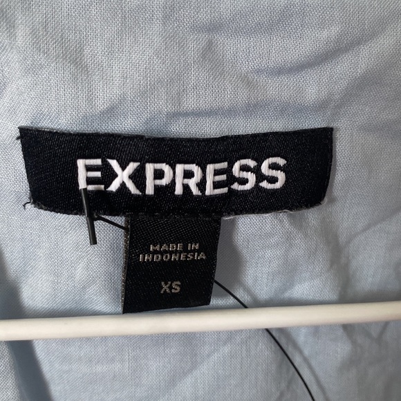 Express Ruffle Front Eyelet Crop - Picture 4 of 5